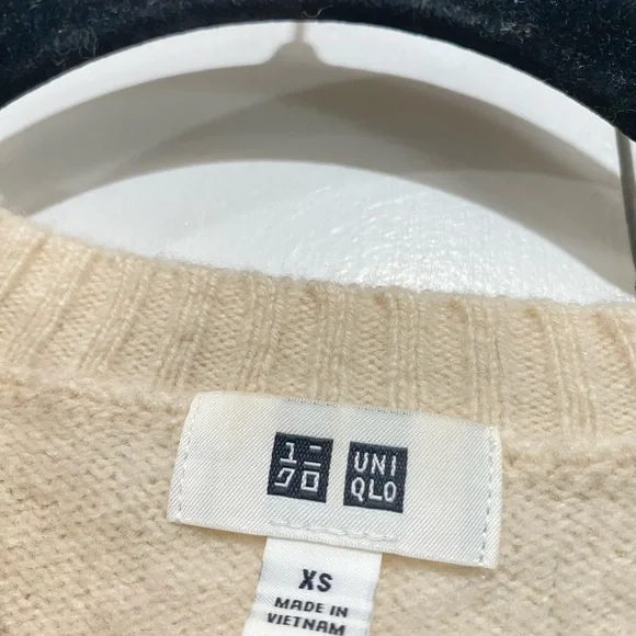 Uniqlo wool sweater women’s XSmall cream - Picture 4 of 4